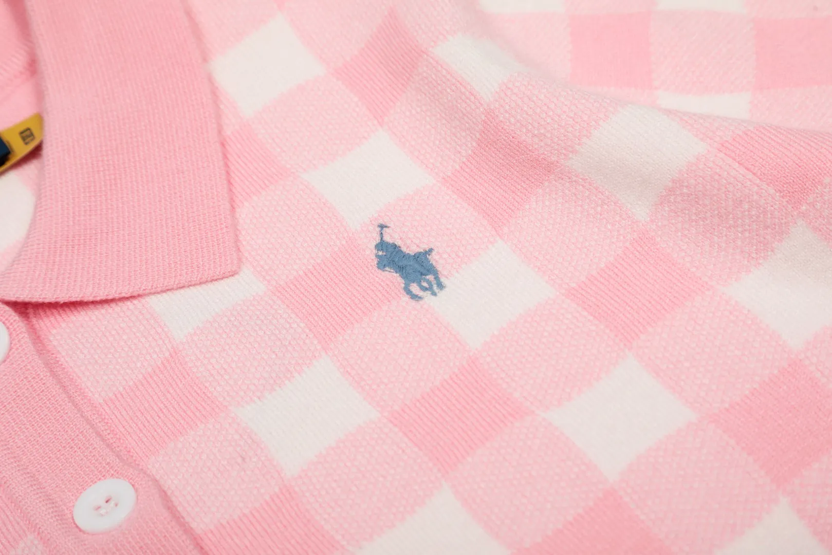 P166 💰 "Top quality" Style number: DS225# (on sale all year round) [Ralph Lauren plaid jacquard basic pony embroidered logo knitted POLO short sleeves] ✅Ralph Lauren all-match goddess style plain plaid knitted lapel short sleeves for all seasons ✅Main provider of platform live broadcast Wholesale entity ✅ZP quality 1:1 version Scan the code to enter the GF website Counter quality ✅Detailed quality The only one in Guangzhou Imported quality cotton yarn, focusing on high-end, cost-effective, good quality, needless to say, ✅Restore the original version, loose, comfortable and stress-free, simple is high-end, classic is eternal, ✅The upper body is simple and easy to match, a must-have for goddess ootd. Good-looking clothes are never picky. A must-have in the goddess' wardrobe. Size: S-L Color: Gray Yellow Pink Light Blue Red Green